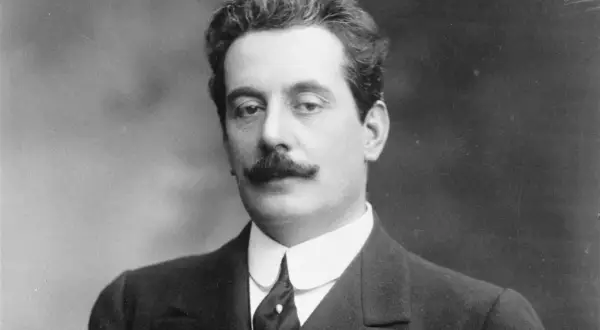 Portret Giacomo Pucciniego w garniturze i z wąsami.