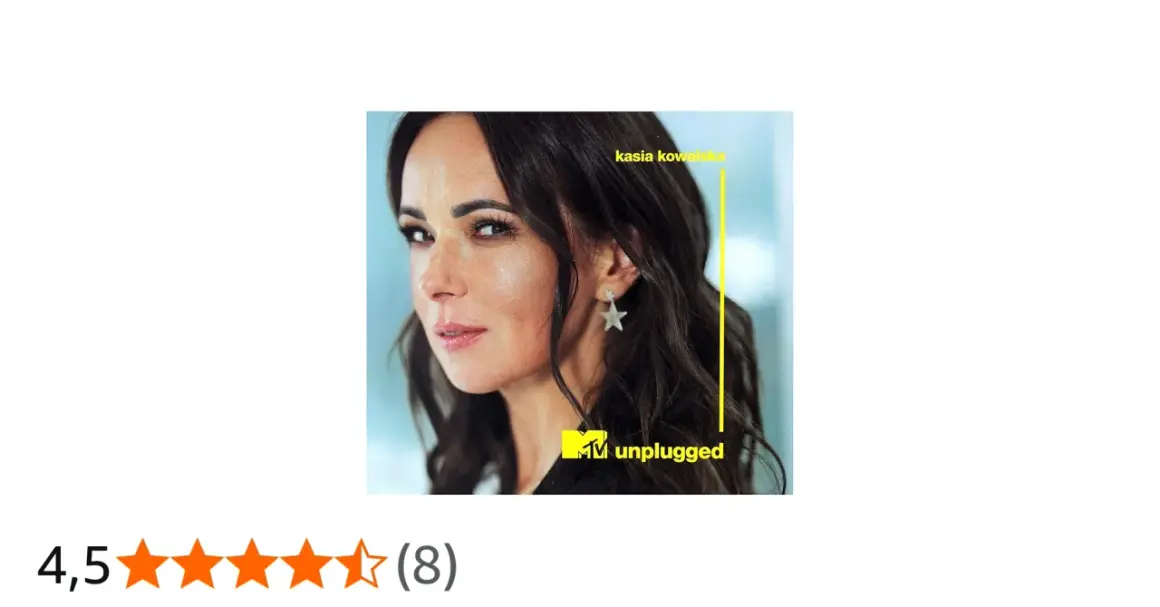 Portret Kasi Kowalskiej z gwiazdką w uchu i napisem MTV unplugged.