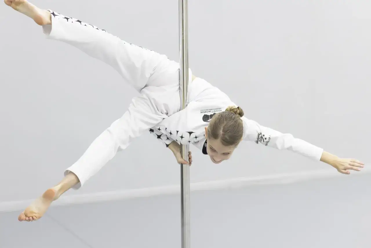 pole sport zawody akrobatyka