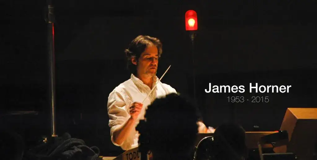 James Horner dyryguje orkiestrą