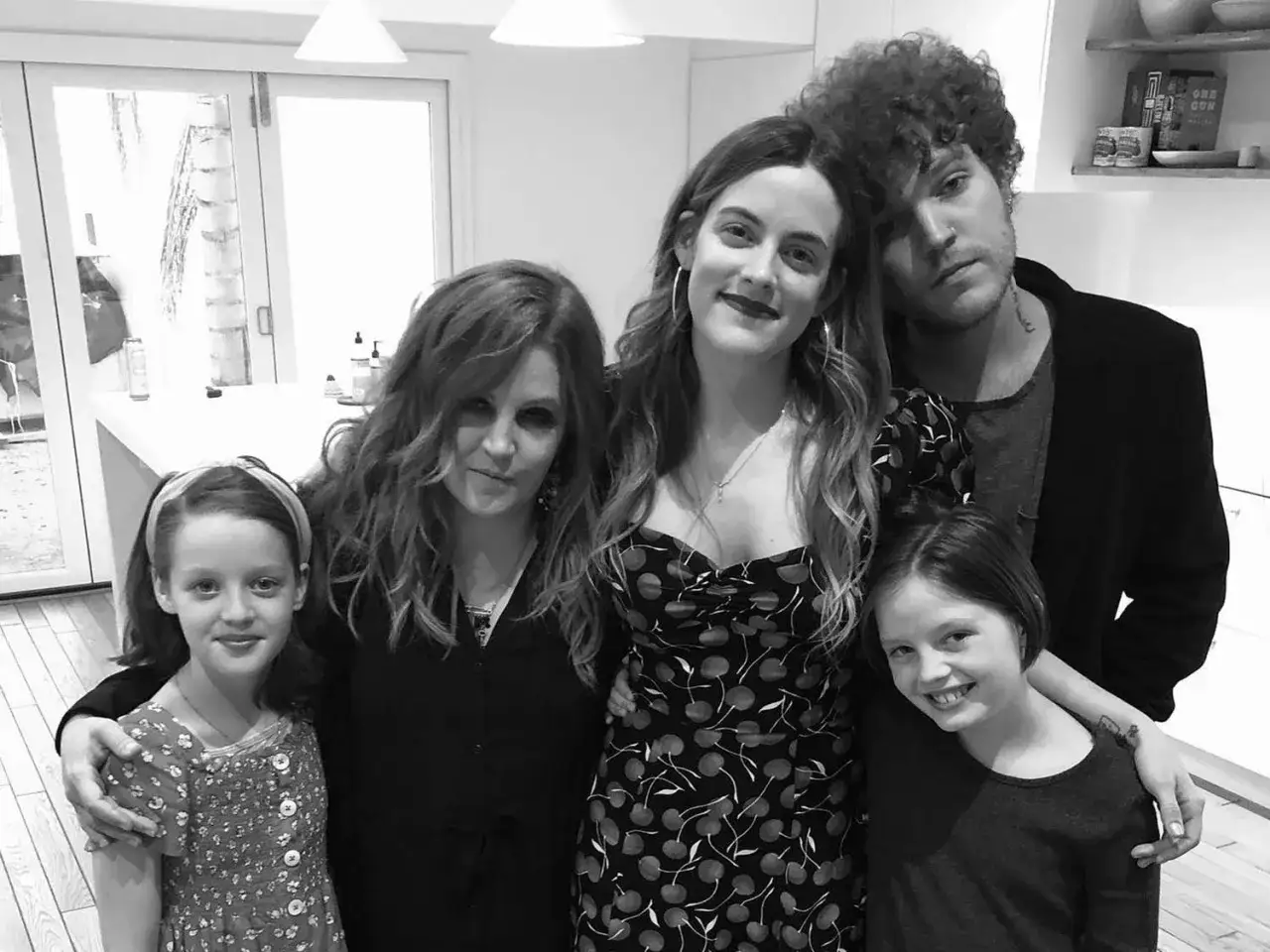 Lisa Marie Presley z dziećmi: córką Riley Keough i bliźniaczkami Finley i Harper.